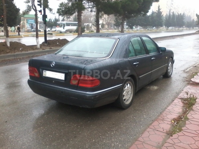 Mercedes E 230 1996, 240,000 km - 2.3 l - Sumqayıt