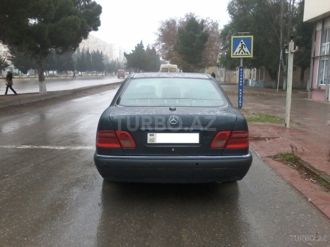 Mercedes E 230 1996, 240,000 km - 2.3 l - Sumqayıt