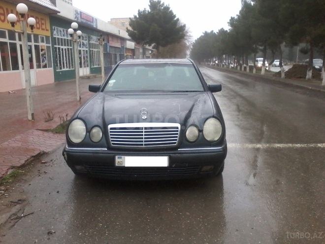 Mercedes E 230 1996, 240,000 km - 2.3 l - Sumqayıt