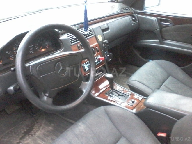 Mercedes E 230 1996, 240,000 km - 2.3 l - Sumqayıt
