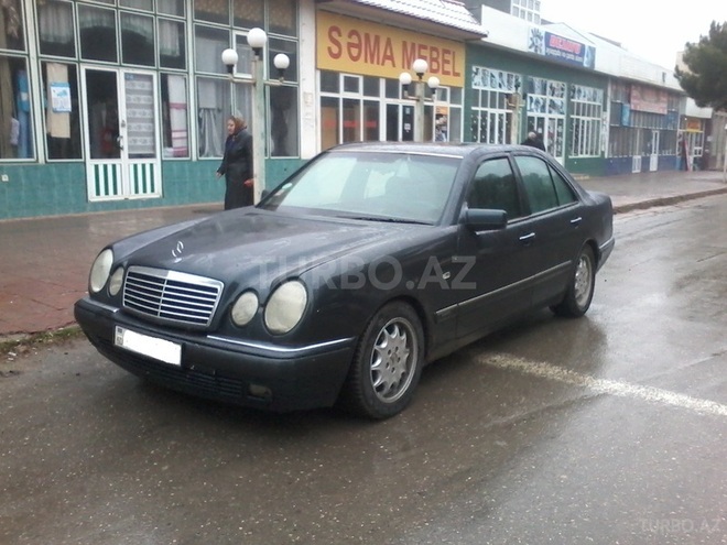 Mercedes E 230 1996, 240,000 km - 2.3 l - Sumqayıt