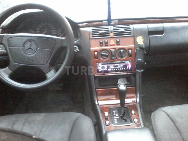 Mercedes E 230 1996, 240,000 km - 2.3 l - Sumqayıt