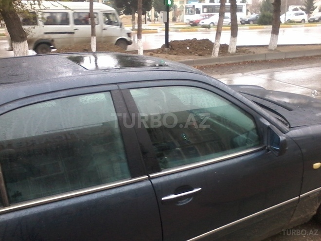 Mercedes E 230 1996, 240,000 km - 2.3 l - Sumqayıt