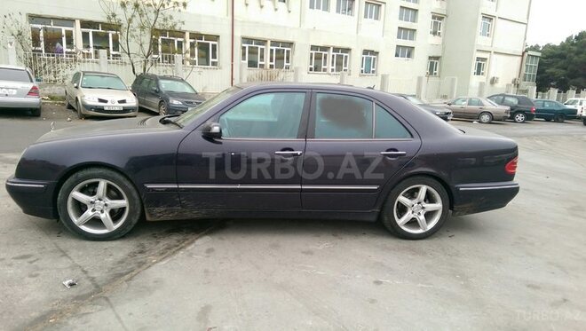 Mercedes E 240 2000, 215,000 km - 2.6 l - Bakı
