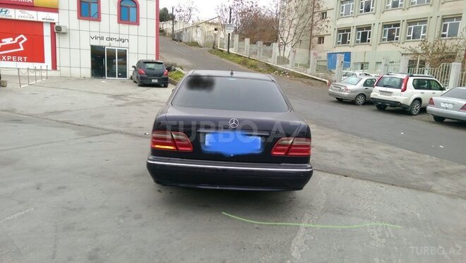 Mercedes E 240 2000, 215,000 km - 2.6 l - Bakı