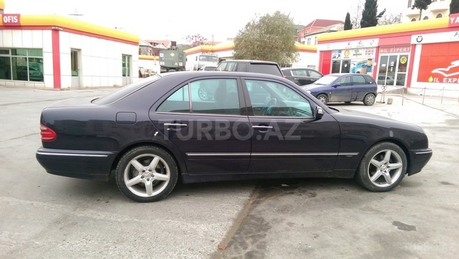 Mercedes E 240 2000, 215,000 km - 2.6 l - Bakı