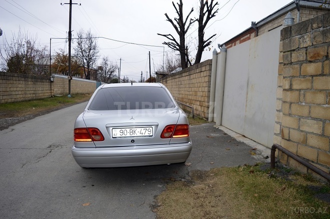 Mercedes E 240 1999, 220,000 km - 2.4 l - Balakən