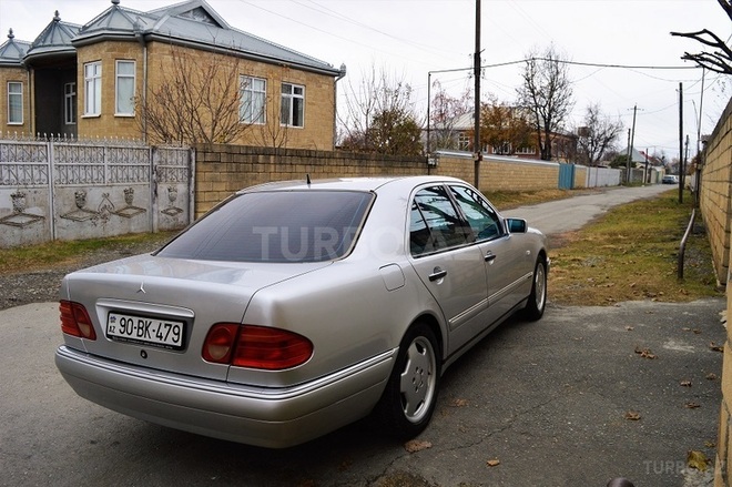 Mercedes E 240 1999, 220,000 km - 2.4 l - Balakən