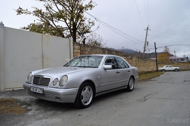 Mercedes E 240 1999, 220,000 km - 2.4 l - Balakən