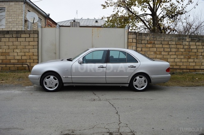 Mercedes E 240 1999, 220,000 km - 2.4 l - Balakən