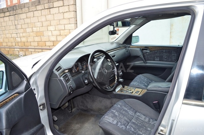 Mercedes E 240 1999, 220,000 km - 2.4 l - Balakən
