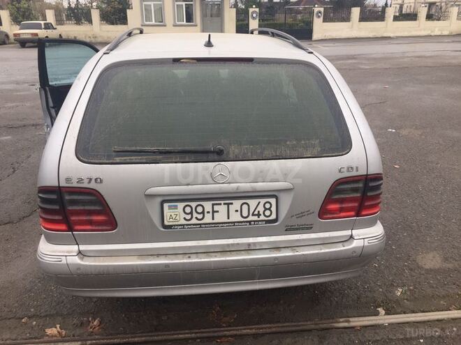Mercedes E 270 2000, 289,000 km - 2.7 л - Yevlax