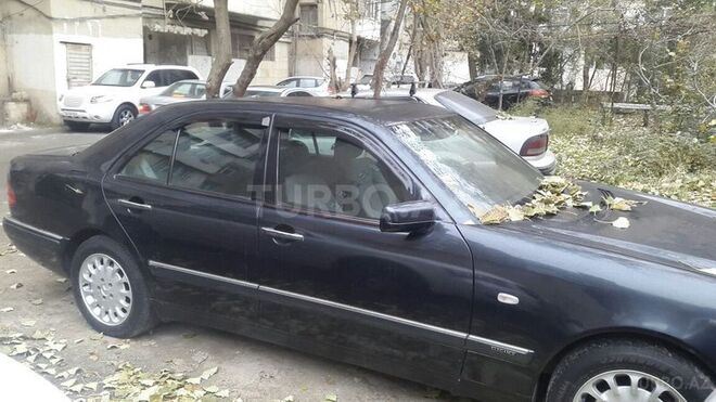 Mercedes E 240 1998, 151,000 km - 2.6 l - Bakı
