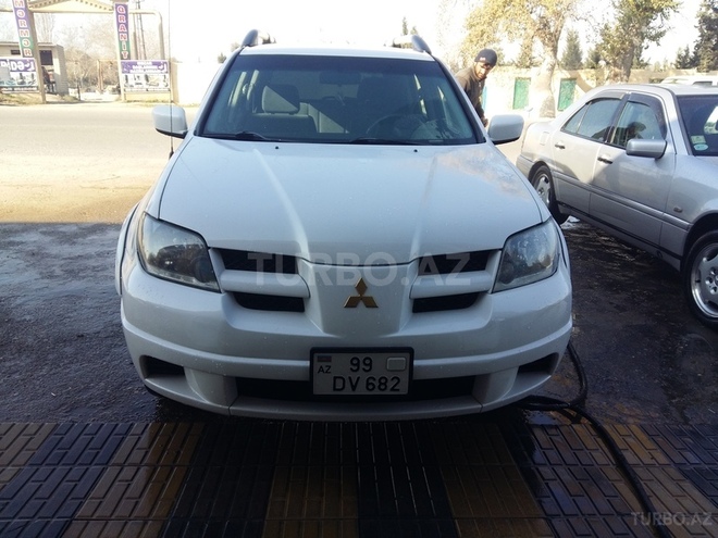 Mitsubishi Outlander 2003, 138,200 km - 2.5 l - Neftçala