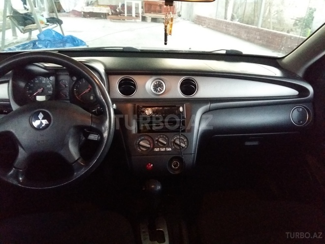 Mitsubishi Outlander 2003, 138,200 km - 2.5 l - Neftçala