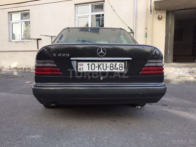 Mercedes E 220 1995, 360,000 km - 2.2 l - Bakı