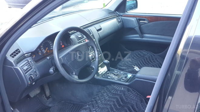 Mercedes E 240 1998, 201,000 km - 2.4 l - Bakı