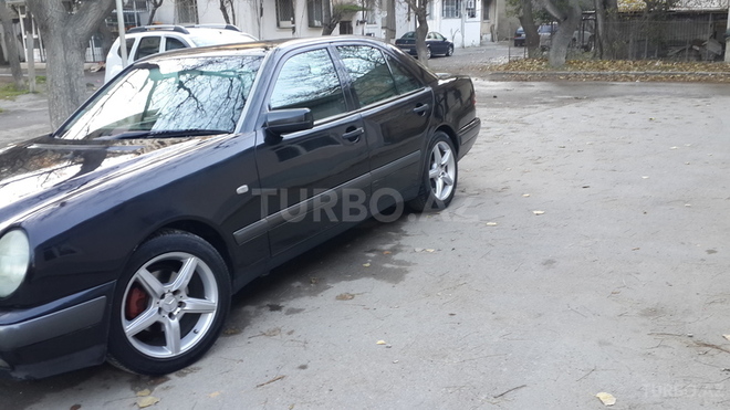 Mercedes E 240 1998, 201,000 km - 2.4 l - Bakı