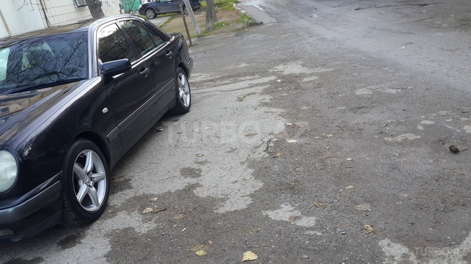 Mercedes E 240 1998, 201,000 km - 2.4 l - Bakı
