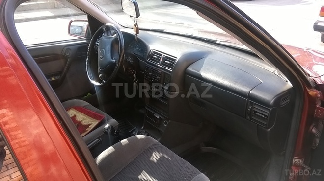 Opel Vectra 1994, 419,070 km - 1.8 л - Qax