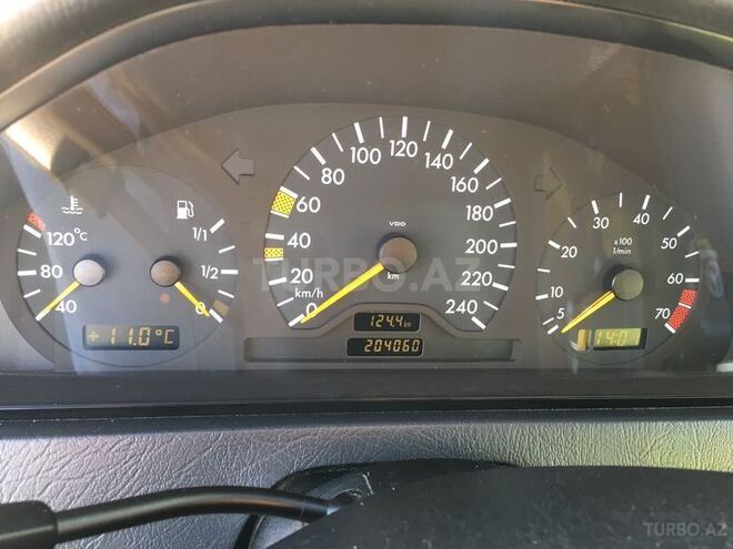 Mercedes C 200 2000, 204,050 km - 2.0 l - Bakı