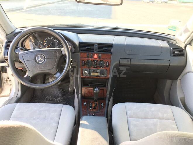 Mercedes C 200 2000, 204,050 km - 2.0 l - Bakı
