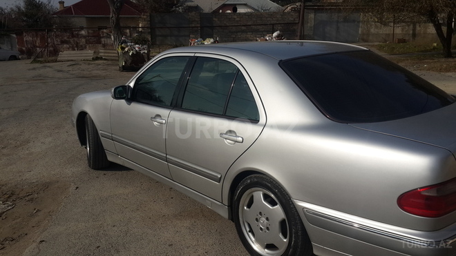 Mercedes E 240 2001, 13,030 km - 2.6 l - Bakı