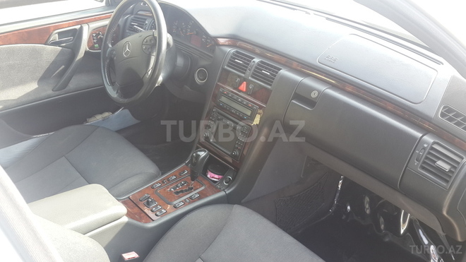 Mercedes E 240 2001, 13,030 km - 2.6 l - Bakı