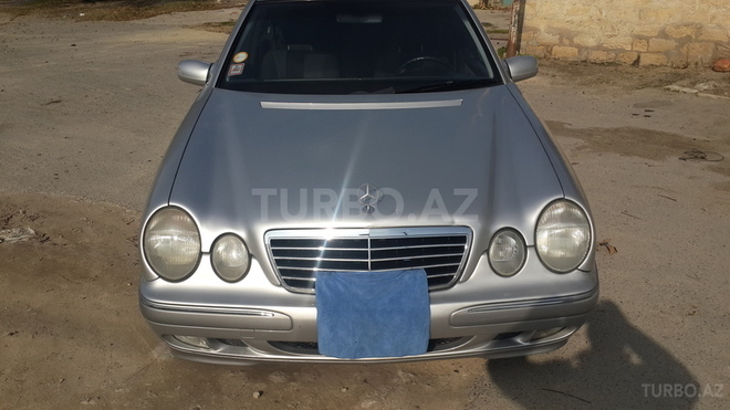 Mercedes E 240 2001, 13,030 km - 2.6 l - Bakı