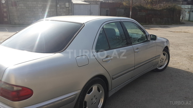 Mercedes E 240 2001, 13,030 km - 2.6 l - Bakı