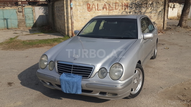 Mercedes E 240 2001, 13,030 km - 2.6 l - Bakı