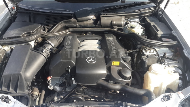 Mercedes E 240 2001, 13,030 km - 2.6 l - Bakı