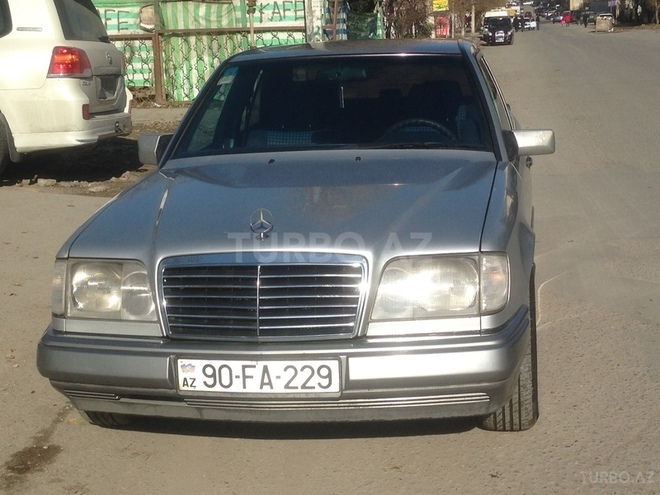 Mercedes E 220 1995, 260,000 km - 2.2 l - Bakı