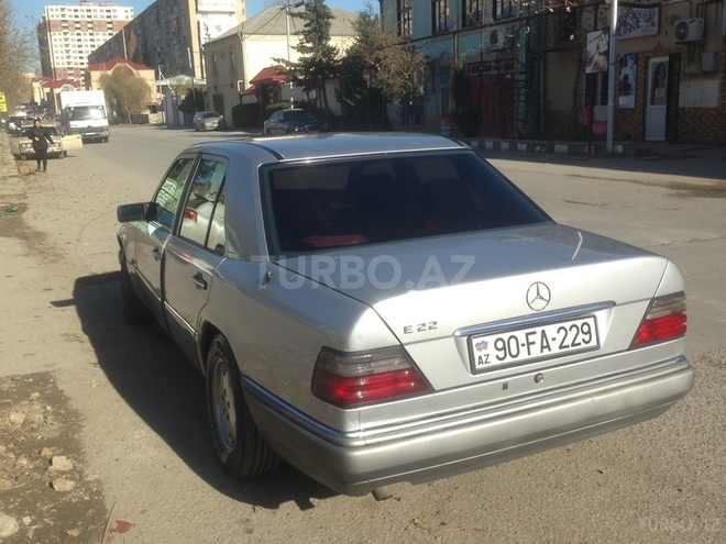 Mercedes E 220 1995, 260,000 km - 2.2 l - Bakı