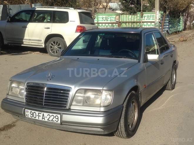 Mercedes E 220 1995, 260,000 km - 2.2 l - Bakı