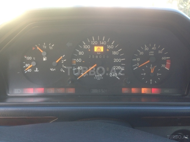 Mercedes E 220 1995, 260,000 km - 2.2 l - Bakı