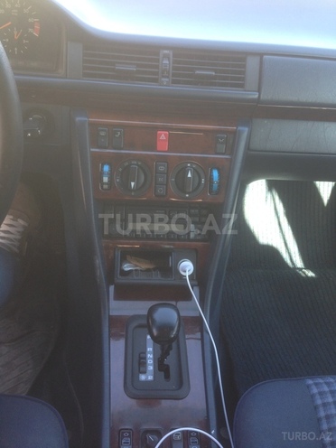 Mercedes E 220 1995, 260,000 km - 2.2 l - Bakı