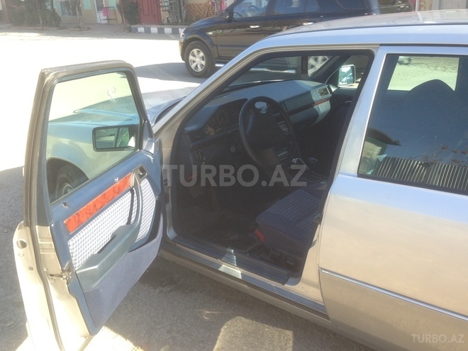 Mercedes E 220 1995, 260,000 km - 2.2 l - Bakı