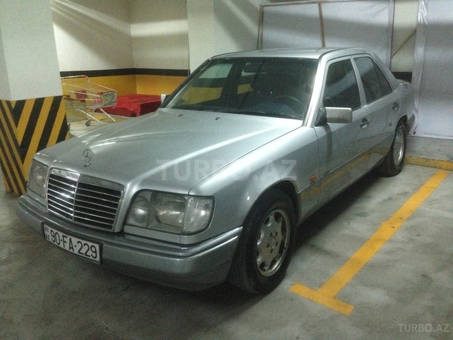 Mercedes E 220 1995, 260,000 km - 2.2 l - Bakı