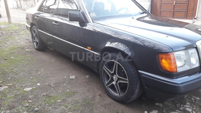 Mercedes E 230 1992, 146,000 km - 2.5 л - Tovuz