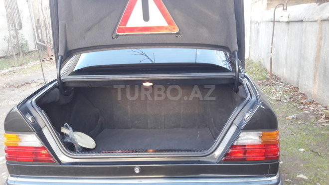 Mercedes E 230 1992, 146,000 km - 2.5 л - Tovuz