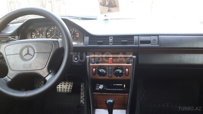 Mercedes E 230 1992, 146,000 km - 2.5 л - Tovuz