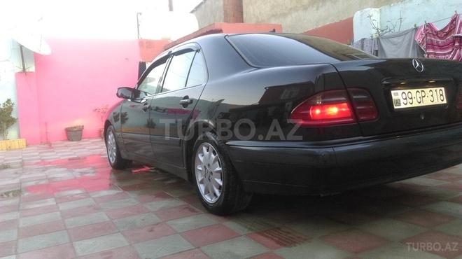 Mercedes E 220 2001, 258,258 km - 2.2 l - Bakı