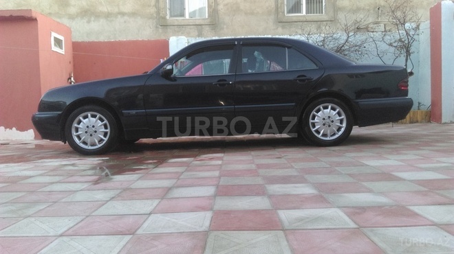 Mercedes E 220 2001, 258,258 km - 2.2 l - Bakı