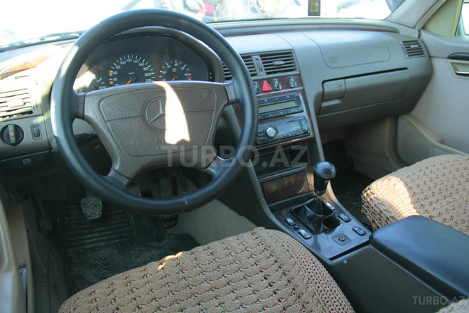 Mercedes C 220 1996, 200,000 km - 2.2 l - Sumqayıt