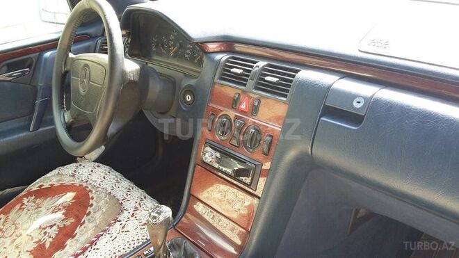 Mercedes E 230 1996, 300,200 km - 2.3 л - Bakı