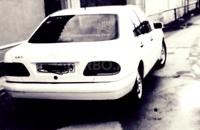 Mercedes E 230 1996, 300,200 km - 2.3 л - Bakı