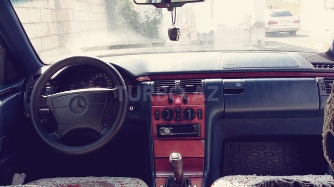 Mercedes E 230 1996, 300,200 km - 2.3 л - Bakı