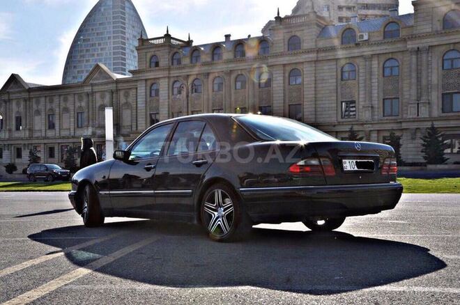 Mercedes E 240 1998, 284,500 km - 2.4 l - Bakı