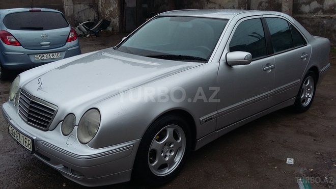 Mercedes E 220 2001, 305,000 km - 2.2 l - Bakı
